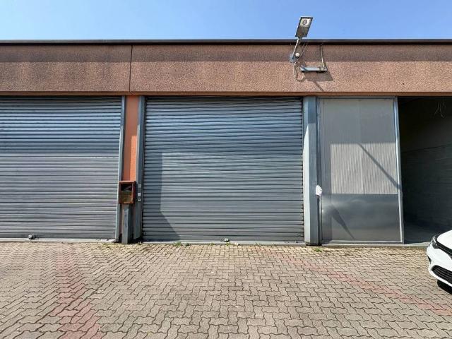 Locale Commerciale in vendita a Pieve Emanuele, Lombardia