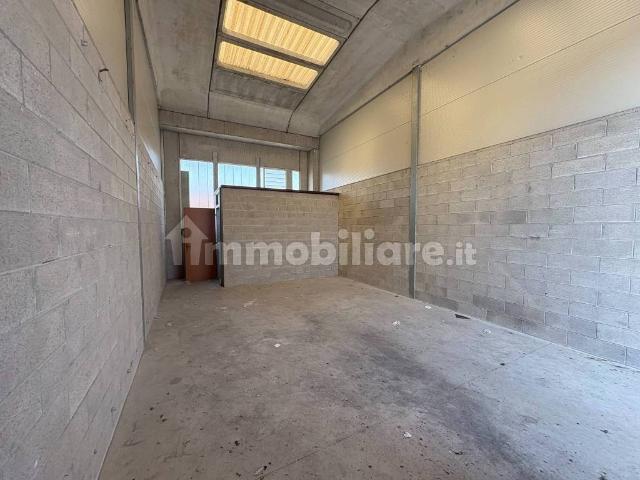 Locale Commerciale in vendita a Pieve Emanuele, Lombardia