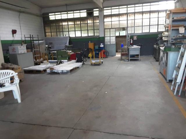 Locale Commerciale in vendita a Pieve Emanuele, Lombardia