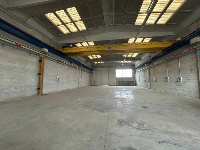 Locale Commerciale in vendita a Pieve Emanuele, Lombardia