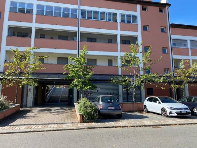 Locale Commerciale in vendita a Pieve Emanuele, Lombardia