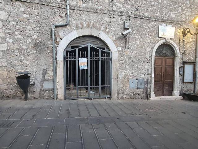 Locale Commerciale in vendita a Piglio, Lazio
