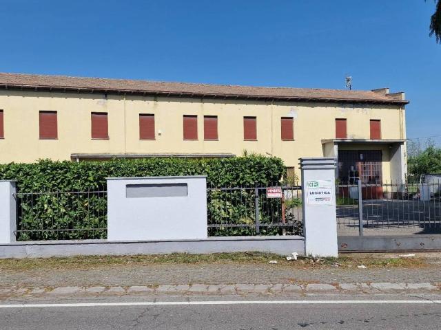 Locale Commerciale in vendita a Pinarolo Po, Lombardia