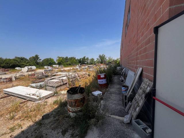 Locale Commerciale in vendita a Pinarolo Po, Lombardia