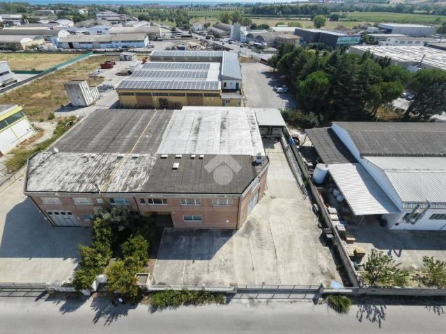 Locale Commerciale in vendita a Pineto, Abruzzo
