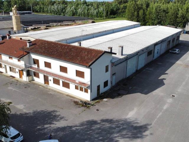 Locale Commerciale in vendita a Pinzano Al Tagliamento, Friuli-Venezia Giulia