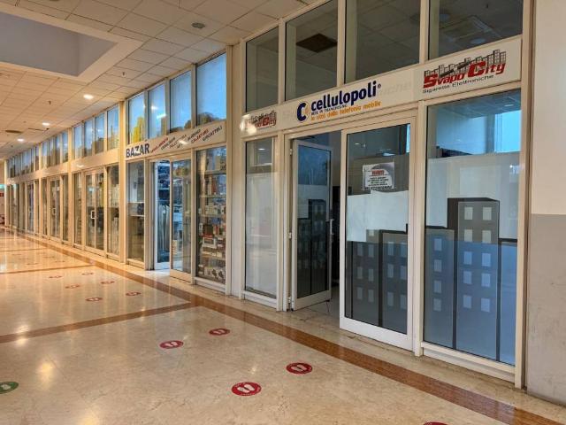 Locale Commerciale in vendita a Pioltello, Lombardia