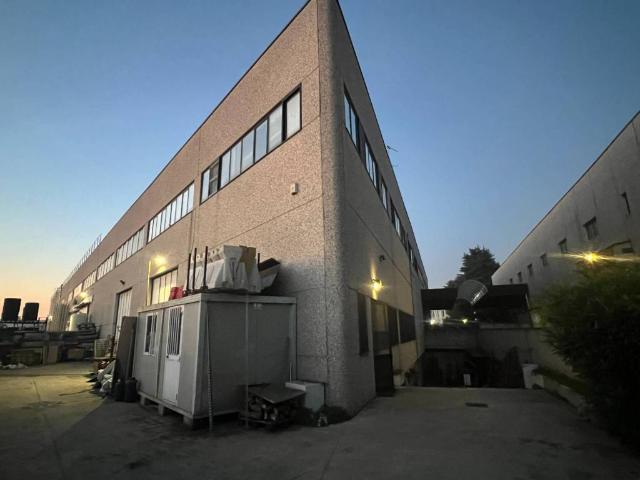 Locale Commerciale in vendita a Seggiano, Pioltello