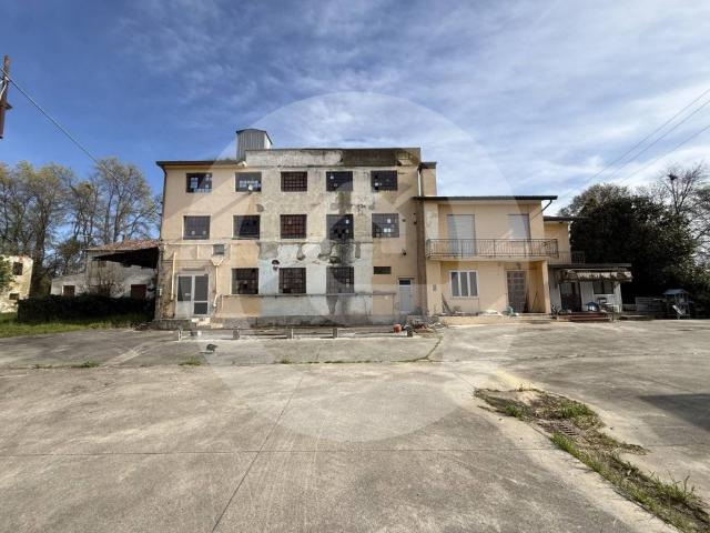 Locale Commerciale in vendita a Piombino Dese, Veneto