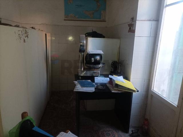 Locale Commerciale in vendita a Porta a Terra, Piombino