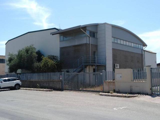 Locale Commerciale in vendita a Colmata, Piombino