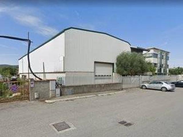 Locale Commerciale in vendita a Colmata, Piombino