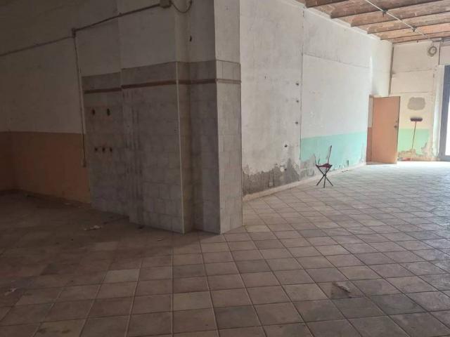 Locale Commerciale in vendita a Cotone, Piombino