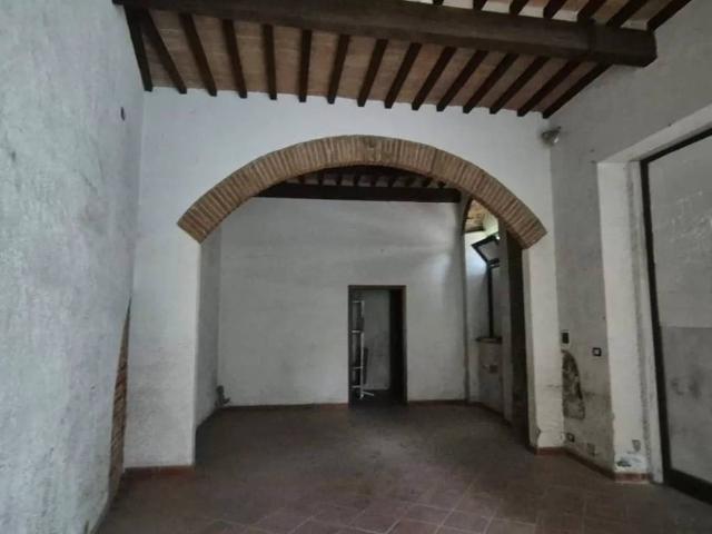 Locale Commerciale in vendita a Porta a Terra, Piombino