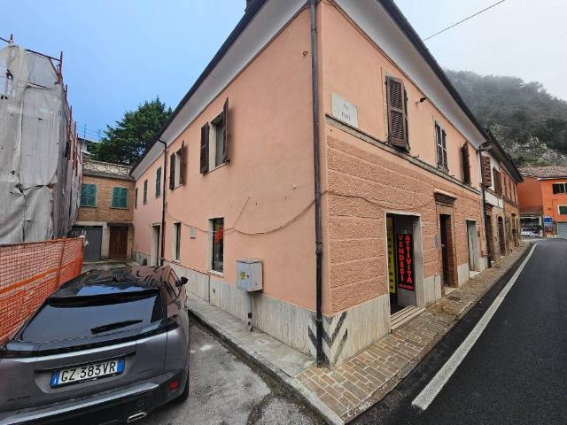 Locale Commerciale in vendita a Marche, Macerata