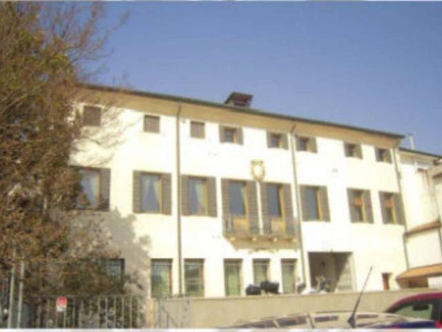 Locale Commerciale in vendita a Quartiere Sant'Anna, Piove Di Sacco