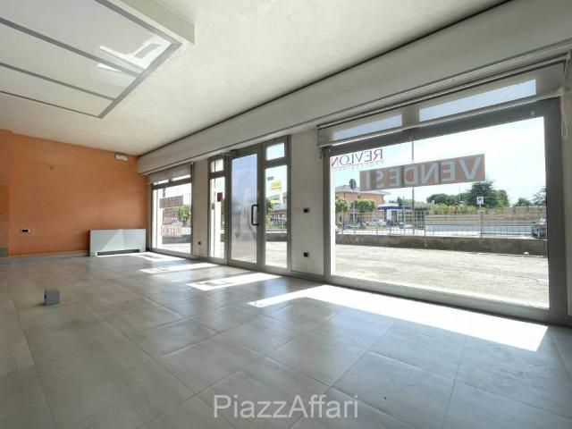 Locale Commerciale in vendita a Arzerello, Piove di Sacco