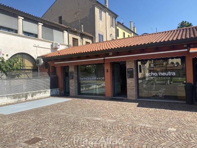 Locale Commerciale in vendita a Quartiere Sant'Anna, Piove Di Sacco