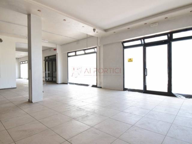 Locale Commerciale in vendita a Quartiere Sant'Anna, Piove Di Sacco