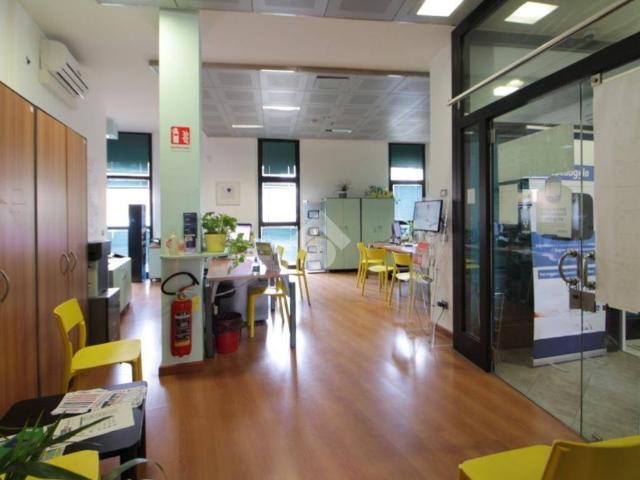 Locale Commerciale in vendita a Porta a Piagge, Pisa