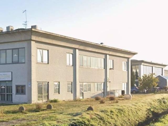 Locale Commerciale in vendita a Ospedaletto, Pisa