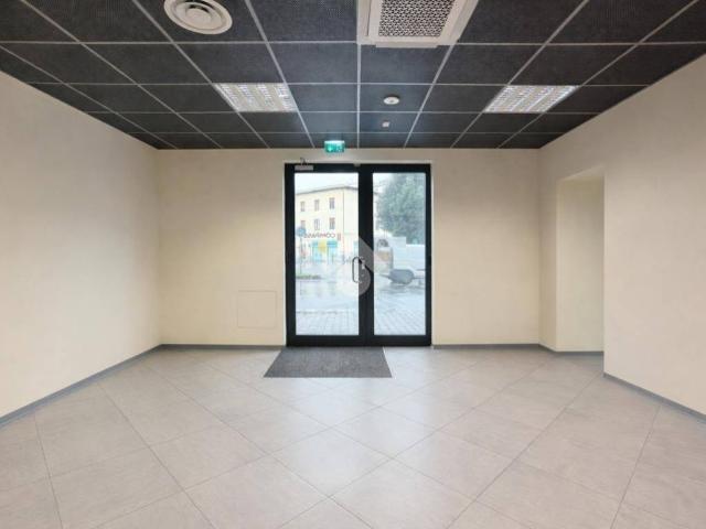 Locale Commerciale in vendita a Porta a Piagge, Pisa