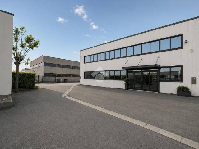 Locale Commerciale in vendita a Ospedaletto, Pisa