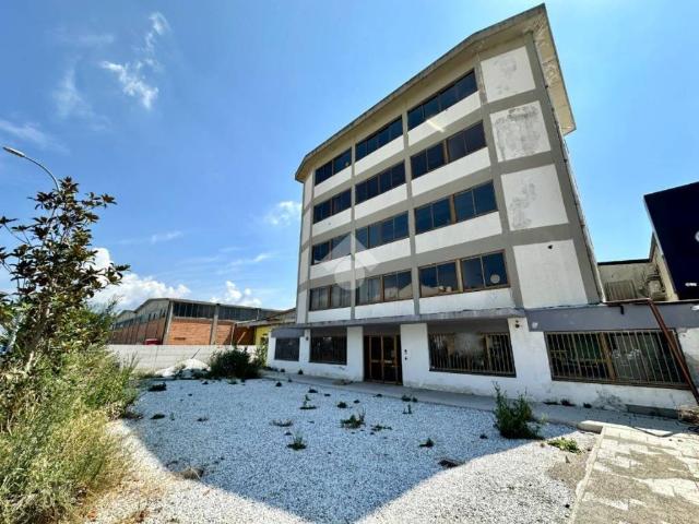 Locale Commerciale in vendita a Ospedaletto, Pisa