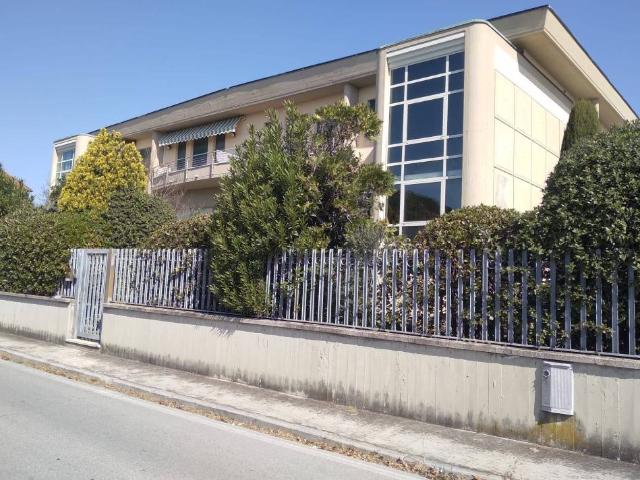 Locale Commerciale in vendita a Castelfranco Di Sotto, Toscana