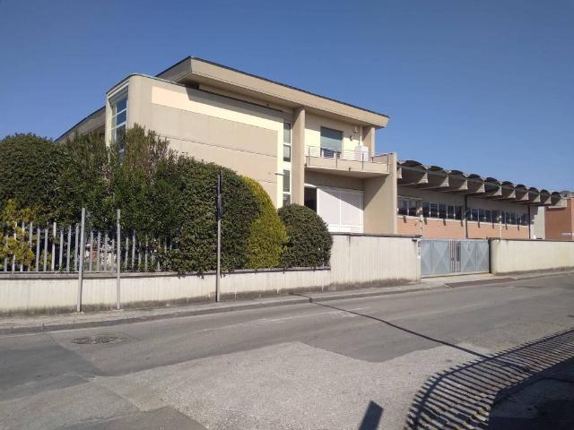 Locale Commerciale in vendita a Castelfranco Di Sotto, Toscana