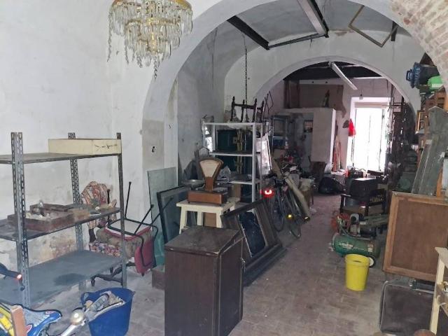 Locale Commerciale in vendita a San Giusto, Pisa