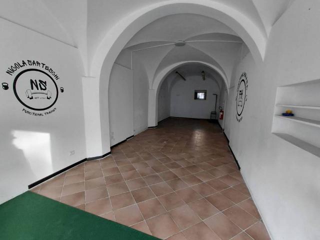 Locale Commerciale in vendita a Porta a Lucca, Pisa