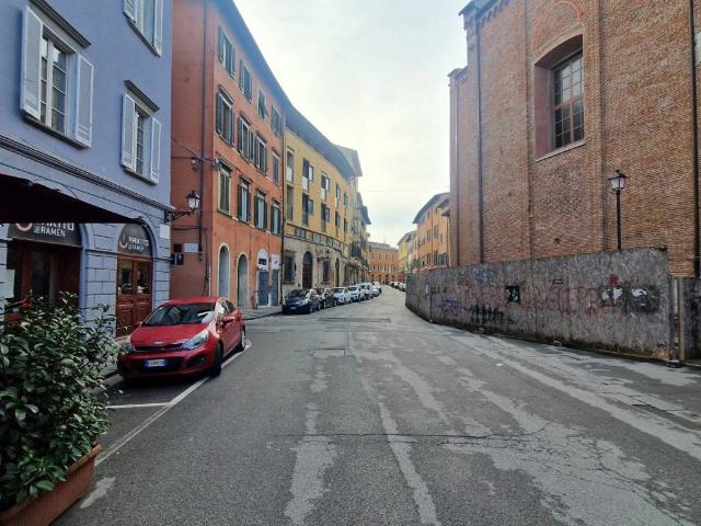 Locale Commerciale in vendita a Pisa, Toscana