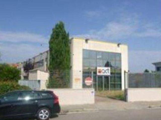 Locale Commerciale in vendita a Ospedaletto, Pisa