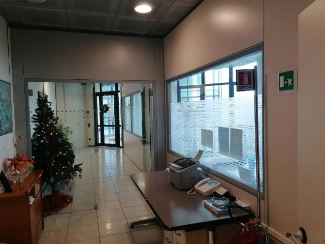 Locale Commerciale in vendita a Ospedaletto, Pisa