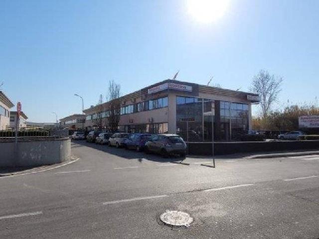 Locale Commerciale in vendita a Ospedaletto, Pisa