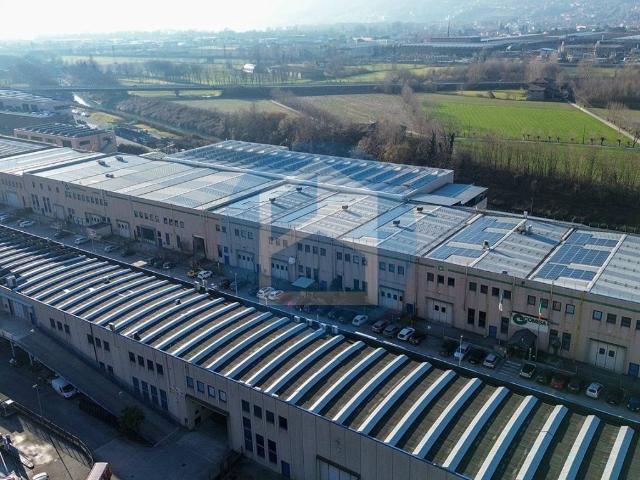 Locale Commerciale in vendita a Comunità montana del Sebino bresciano, Pisogne