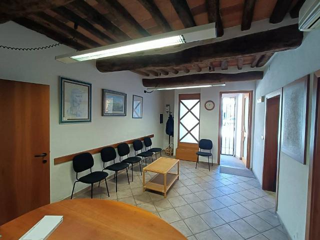 Locale Commerciale in vendita a Pistoia, Toscana