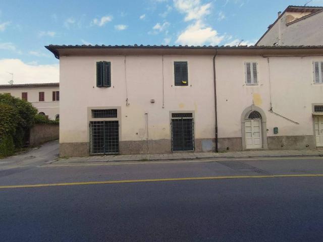 Locale Commerciale in vendita a Pontenuovo, Pistoia