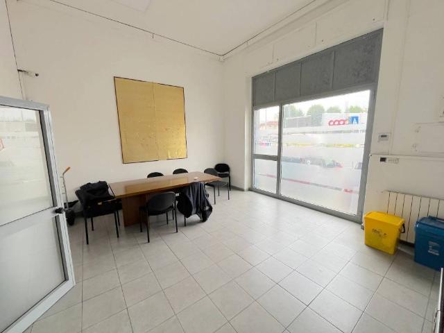 Locale Commerciale in vendita a Pistoia, Toscana