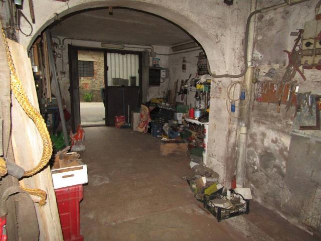 Locale Commerciale in vendita a Gello, Pistoia