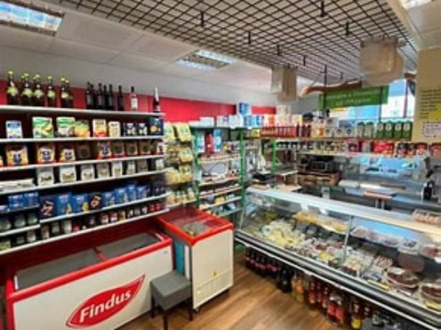 Locale Commerciale in vendita a Pistoia, Toscana