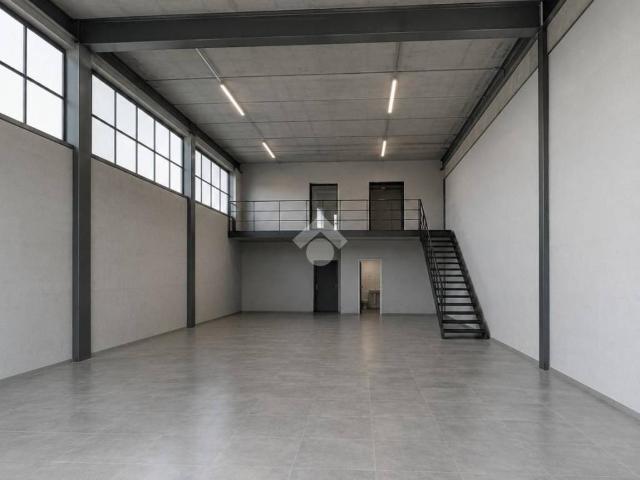 Locale Commerciale in vendita a Lo Sperone, Pistoia