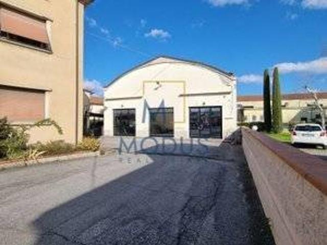 Locale Commerciale in vendita a Piuvica, Pistoia