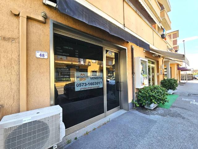 Locale Commerciale in vendita a Pontelungo, Pistoia