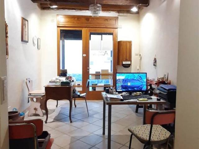 Locale Commerciale in vendita a Pistoia, Toscana