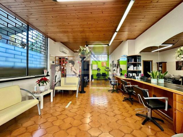 Locale Commerciale in vendita a Pizzighettone, Lombardia