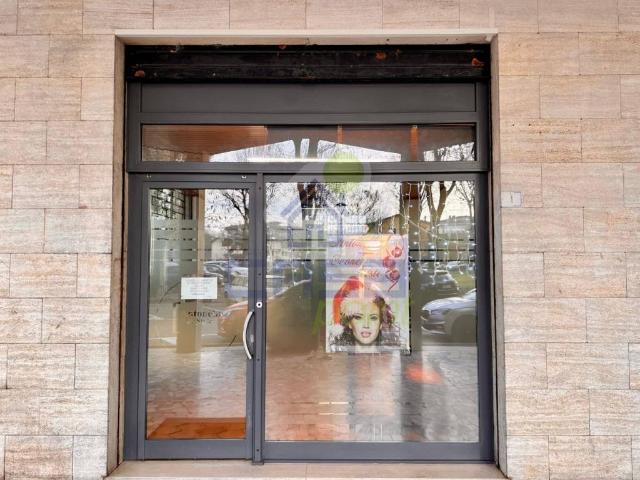 Locale Commerciale in vendita a Pizzighettone, Lombardia