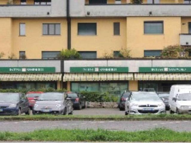Locale Commerciale in vendita a Pizzighettone, Lombardia