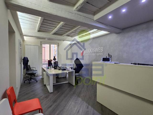 Locale Commerciale in vendita a Pizzighettone, Lombardia